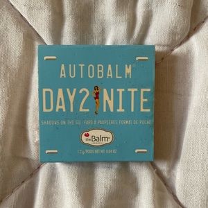 3/$25 🔥Nwot eyeshadow with magnetic closure